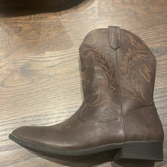 Kids Brown Cowboy Boots - Picture 2 of 10